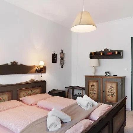Victoria Apartment *